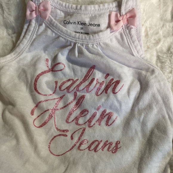 Calvin Klein too - Picture 3 of 4